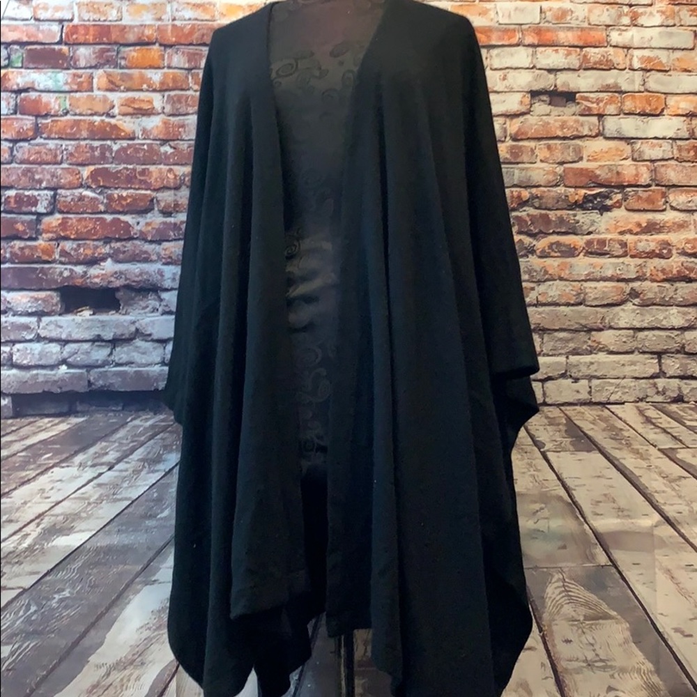 Black cashmere long shawl By Isabelle
